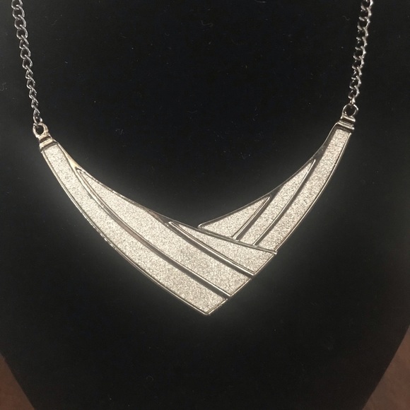 NWT Charming Charlie’s Art Deco Necklace - Picture 5 of 5